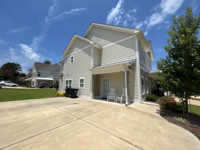 Building Photo - 737 Northern Village Ct
