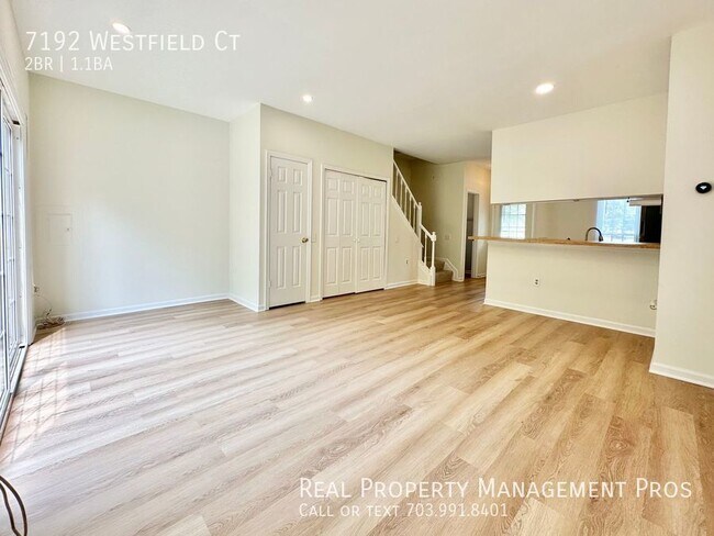 Building Photo - Sunny updated 2 bed 1.5 bath townhome back...