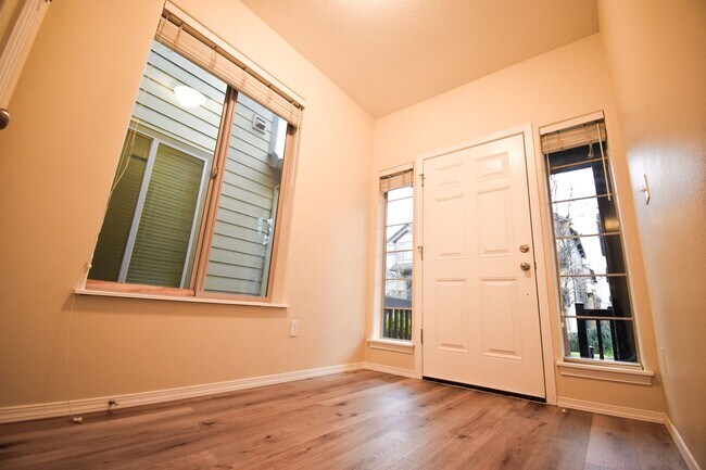 Foto del edificio - Beautiful Home in Amazing Neighborhood!