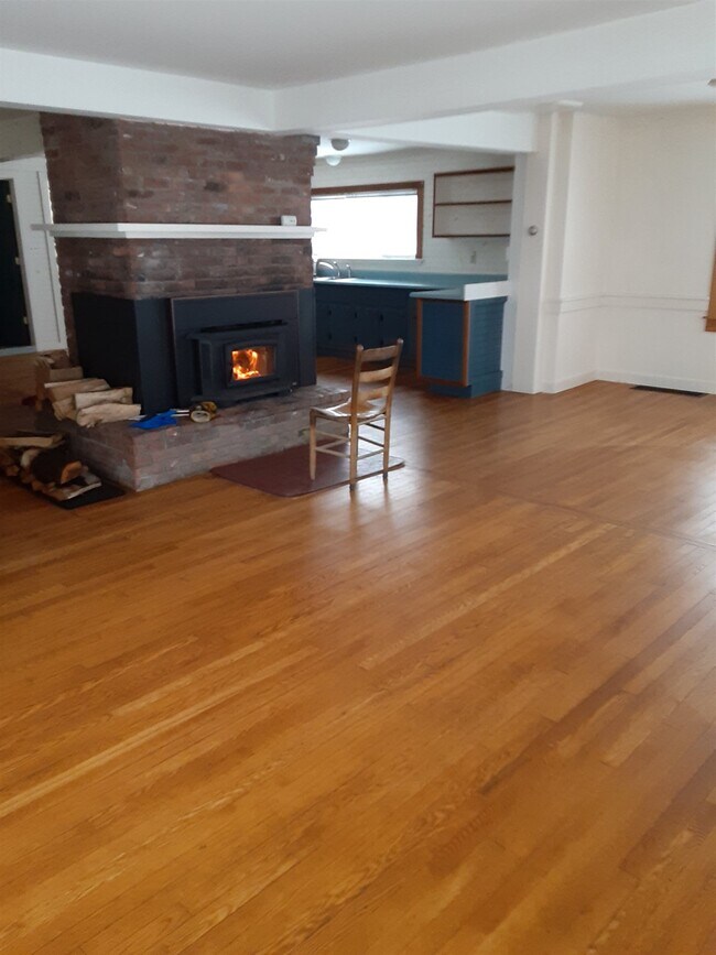 Foto del edificio - 1506 E Hill Rd