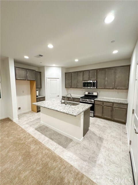 Building Photo - 3881 E Cranbrook Paseo