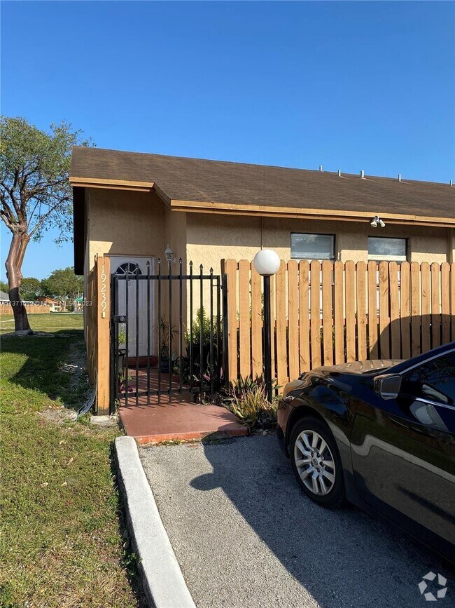 Country Lake Manors Townhomes Apartments under 1,500 Hialeah, FL 1