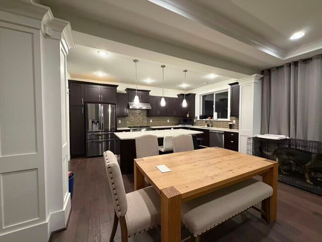 Building Photo - Spacious 5B Home in Desirable Sammamish neighborhood