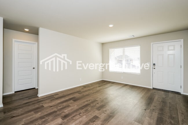 Building Photo - 10105 E King Pl