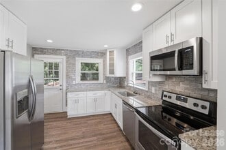 Building Photo - 4239 Dinglewood Ave
