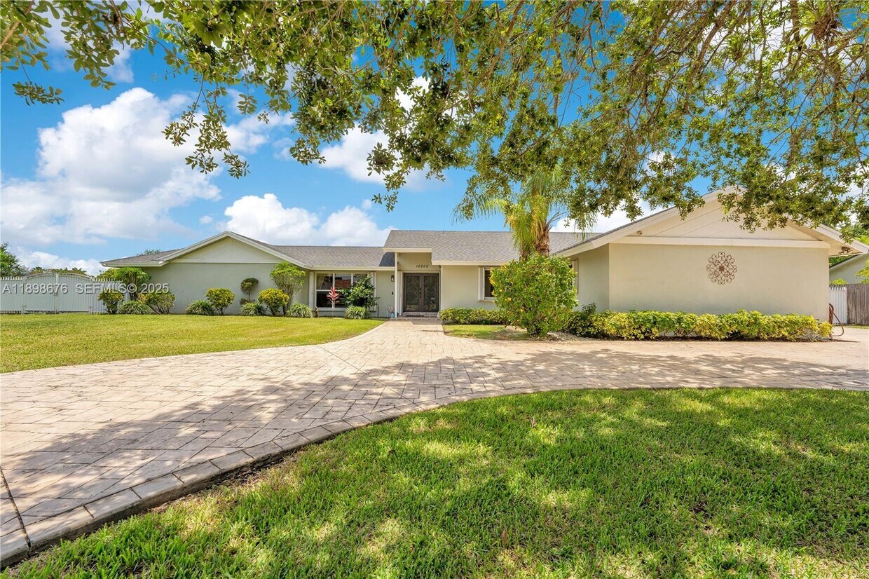 Primary Photo - 15300 SW 164th St