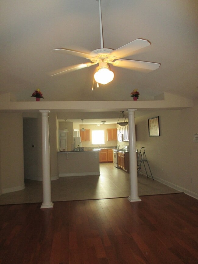 Building Photo - 105 Westwood Ct