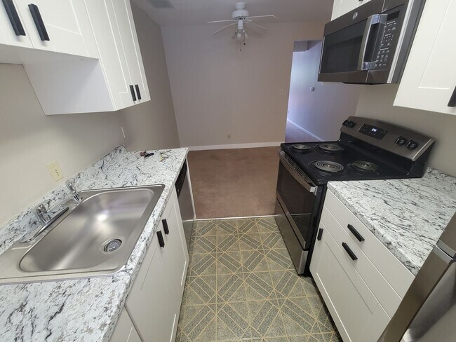 Foto del edificio - 2 Bedroom, 1 Bathroom Condo located in Max...