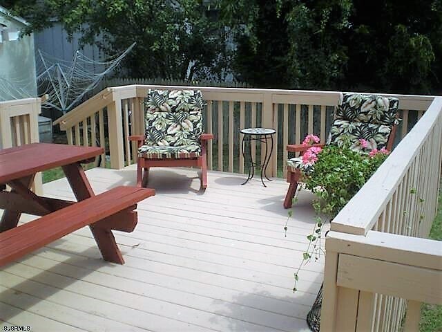 Building Photo - 425 N Kenyon Ave