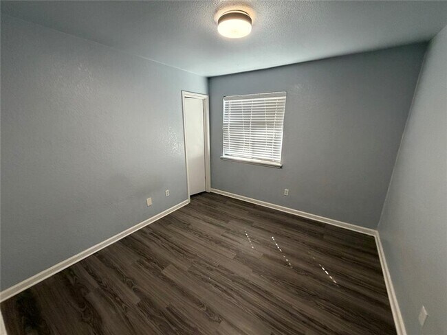 Foto del edificio - 1431 Hyridge Cir