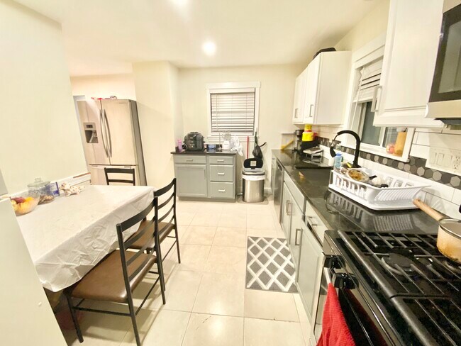 Building Photo - 43 Sagamore St