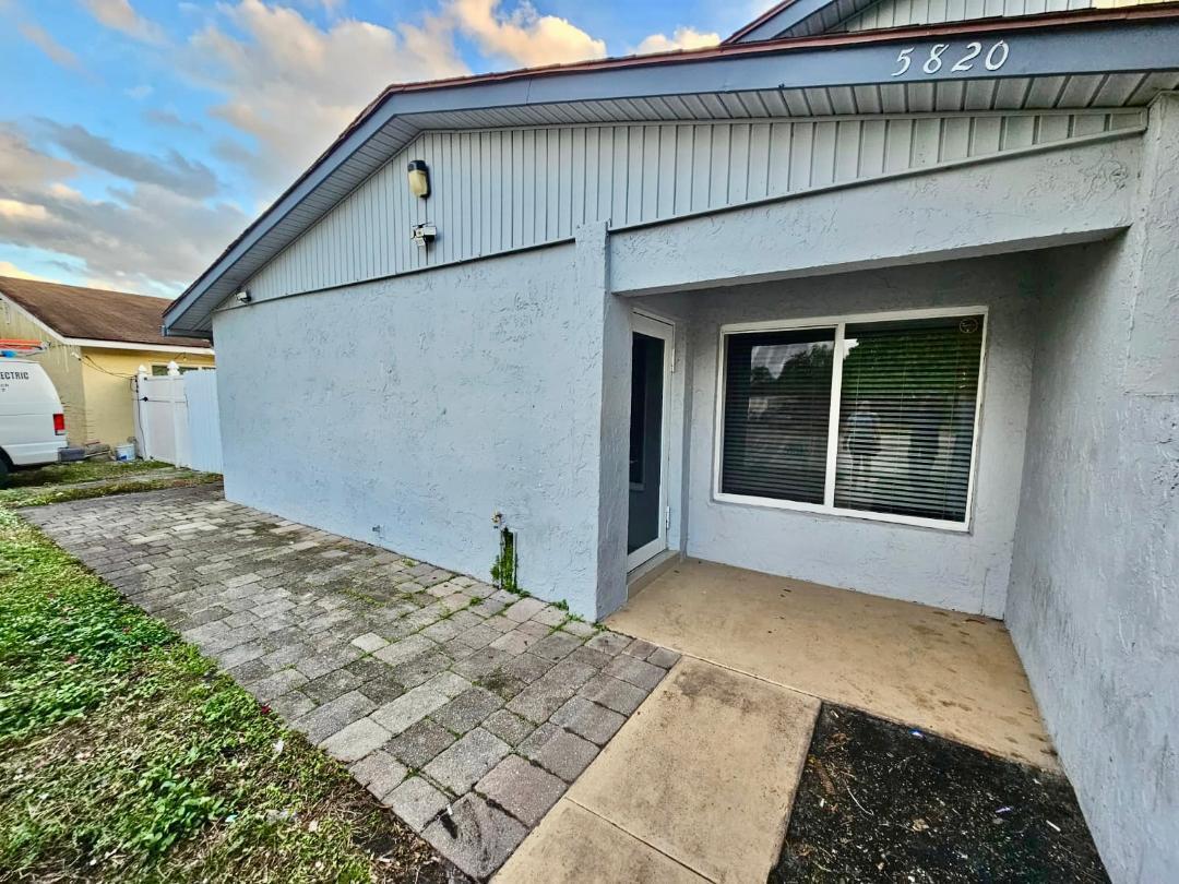 Foto principal - 5820 Albert Rd