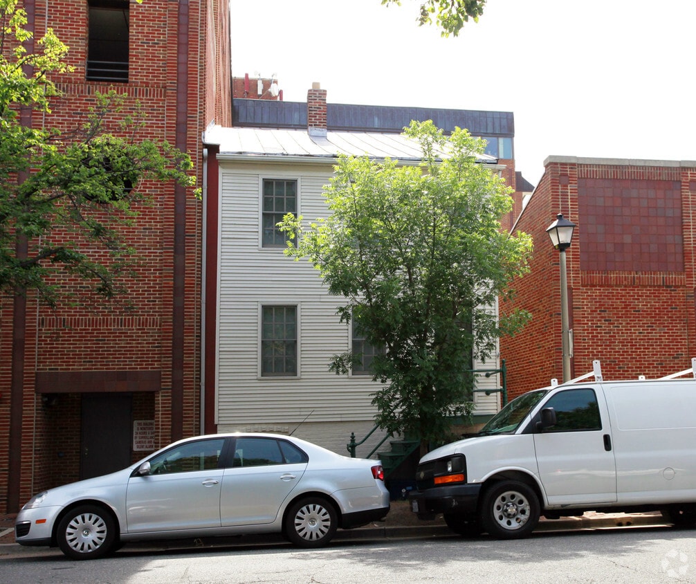 Street View - 113 N Fayette St