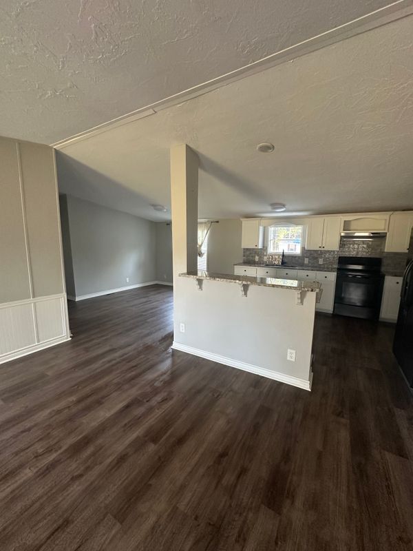 Foto del edificio - 17856 State Highway 31 East, Unit B