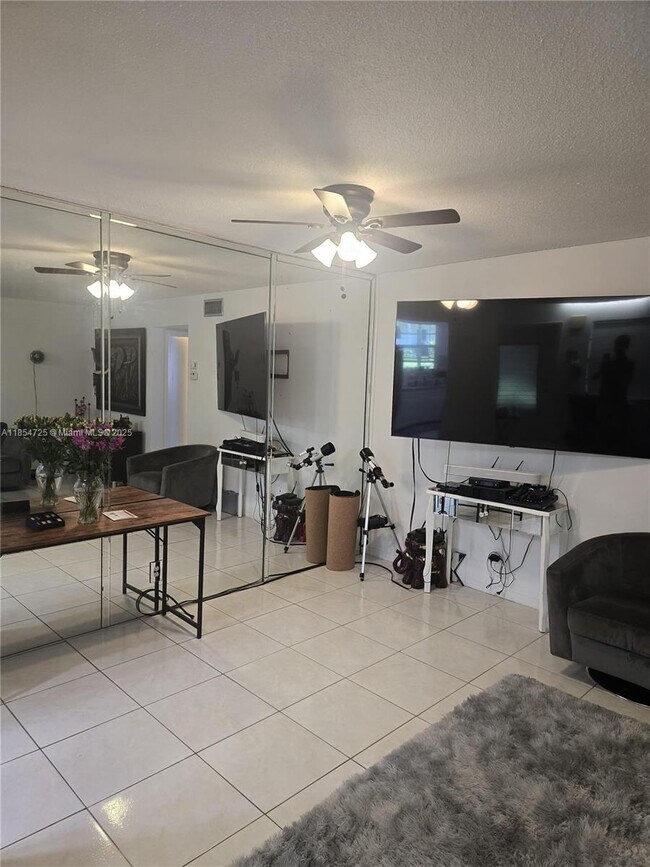 Foto del edificio - 541 Blue Heron Dr