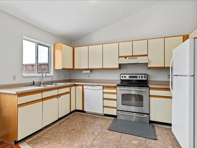 Foto del edificio - Salt Lake 3 bed 2 bath Family home