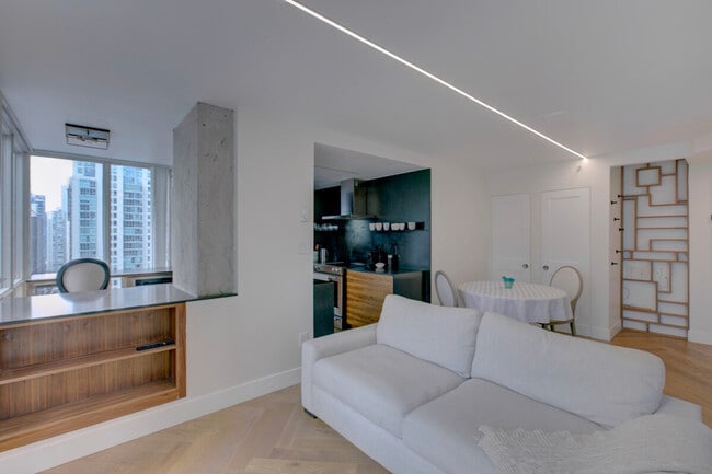 Building Photo - 1251 Melville St