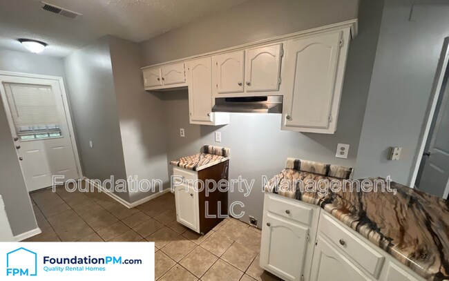 Foto del edificio - 5818 Ashridge Pl