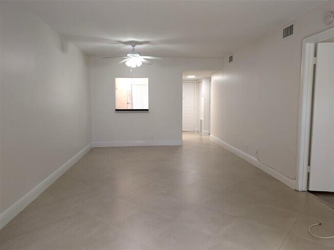Foto del edificio - 6550 Somerset Dr