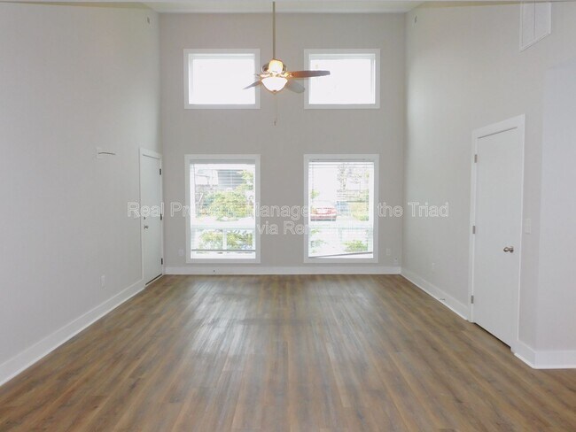 Foto del edificio - 934 Albert St SW