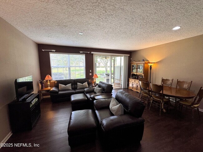 Foto del edificio - 3685I Creswick Cir