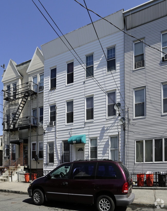 Building Photo - 514 11th St