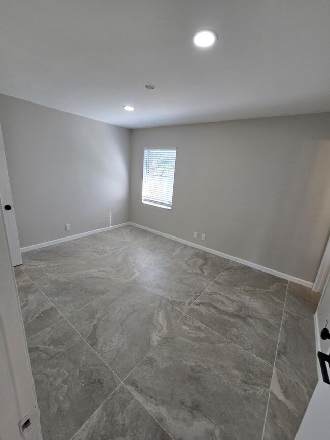 Building Photo - 4036 Luzon Ave