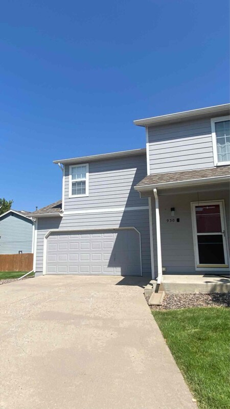 Building Photo - 930 W 133rd Cir