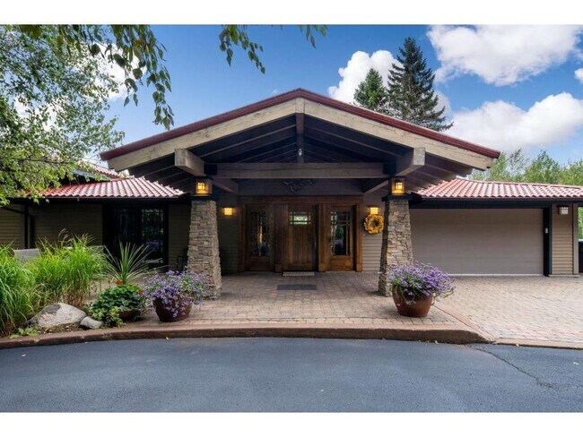Building Photo - 3924 E Skyline Pkwy