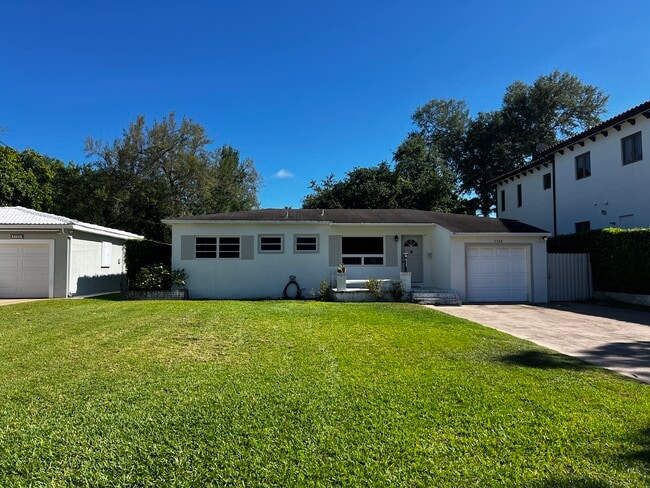 Building Photo - 5758 SW 27th St