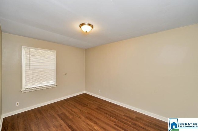 Building Photo - 625 Pinecrest Dr