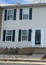 Building Photo - 2325 Breckenridge Ct