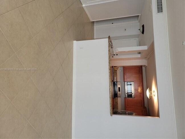 Foto del edificio - 1865 Brickell Ave