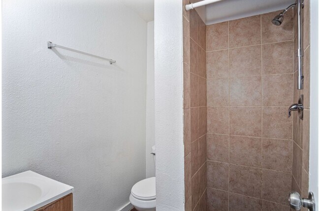 Building Photo - 526 Cooper St