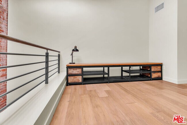 Foto del edificio - 940 E 2nd St