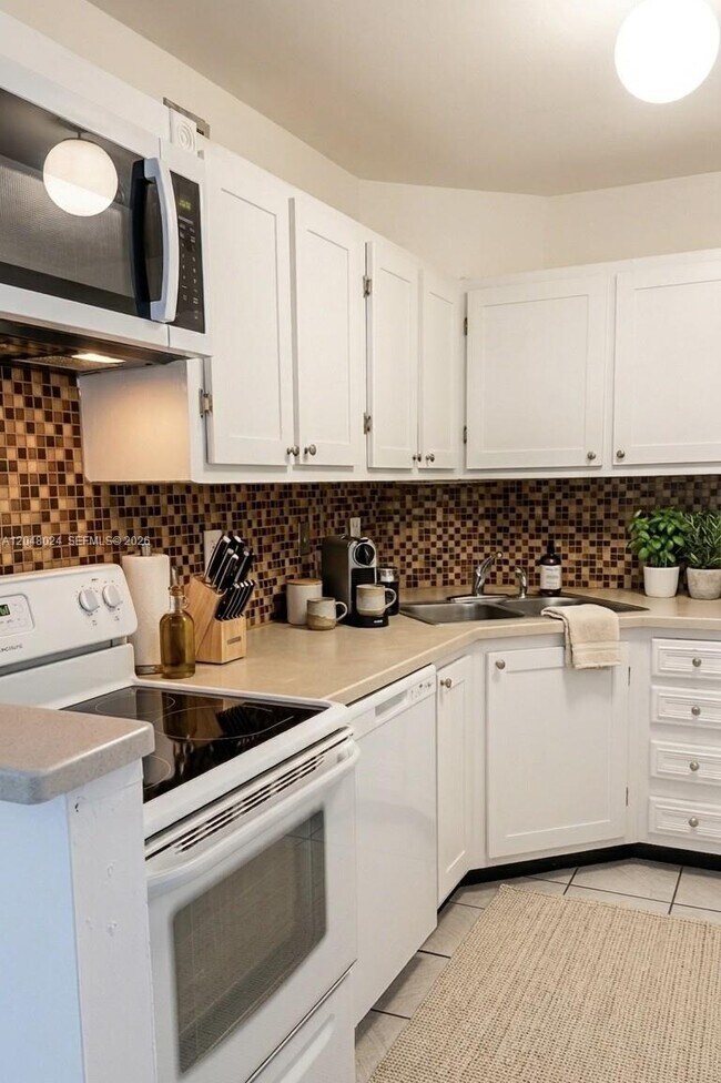 Foto del edificio - 3105 Oakland Shores Dr