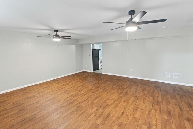 Building Photo - 113 E Apple St