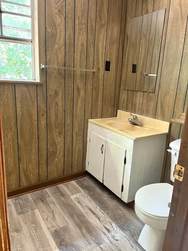 1104 Halsey St Unit 5, DeRidder, LA 70634 Apartment for Rent in