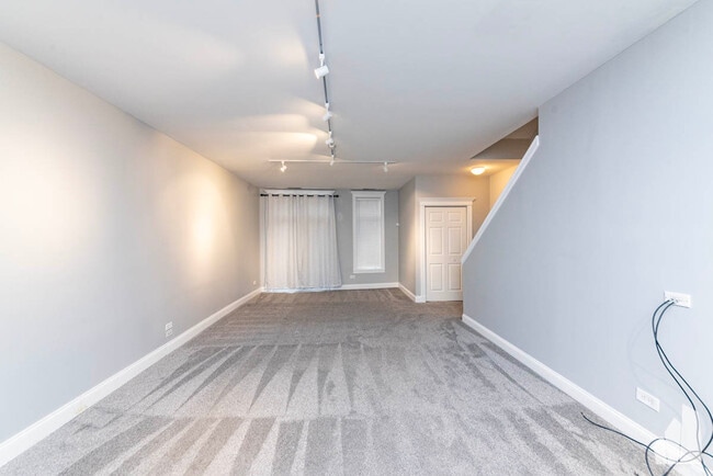 Foto del edificio - 2014 W Augusta Blvd