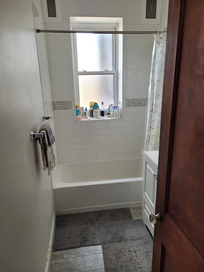 Foto del edificio - 4 Farrington Ave