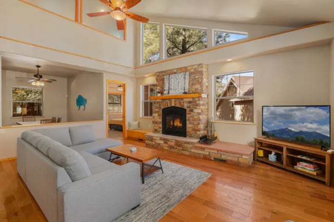 Building Photo - Travertine Retreat