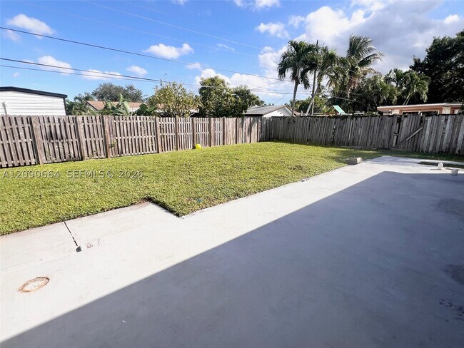 Building Photo - 1730 SW 64th Ave