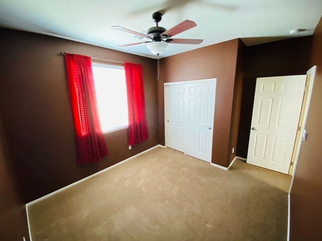 Building Photo - NW property