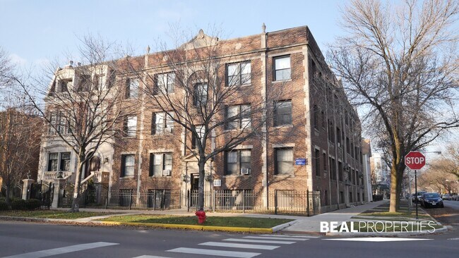 Building Photo - 1200 W Wellington Ave