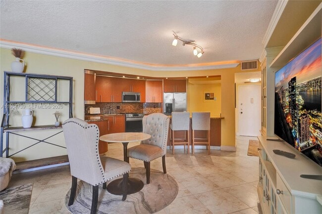 Building Photo - 800 Parkview Dr