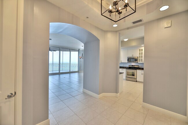 Foyer - 2090 W First St