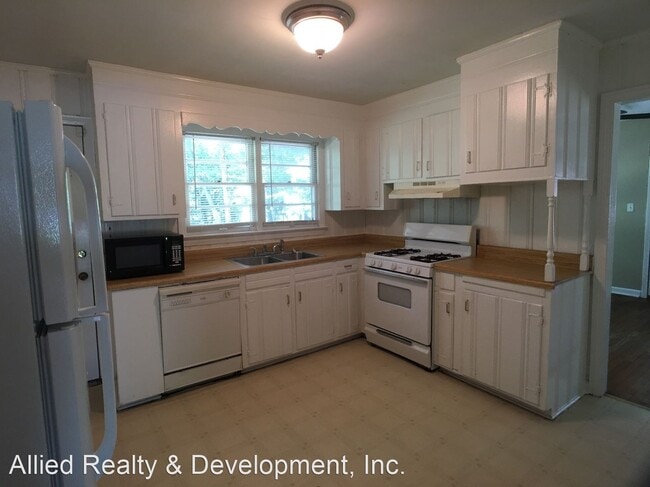 Building Photo - 3 br, 1.5 bath House - 307 32nd Place East
