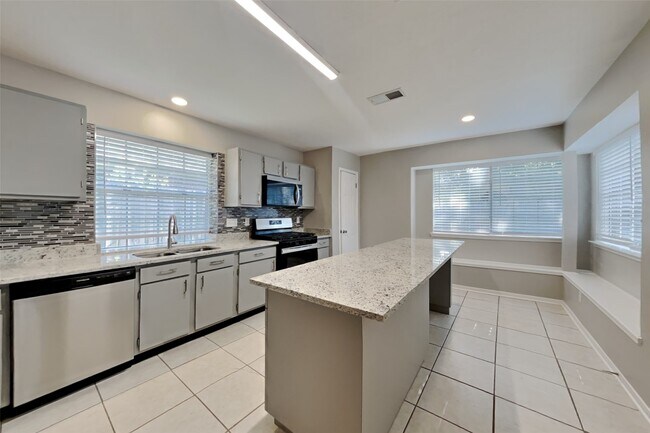 Building Photo - 18702 Timber Way Dr