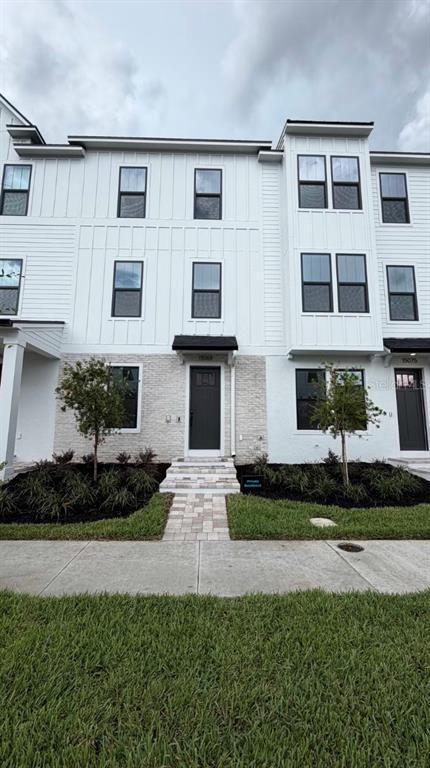 Foto del edificio - 15069 Groveside Rd