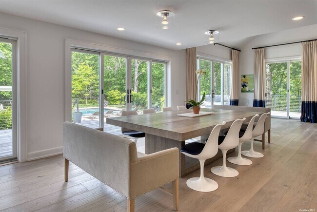Foto del edificio - 858 Old Sag Harbor Rd